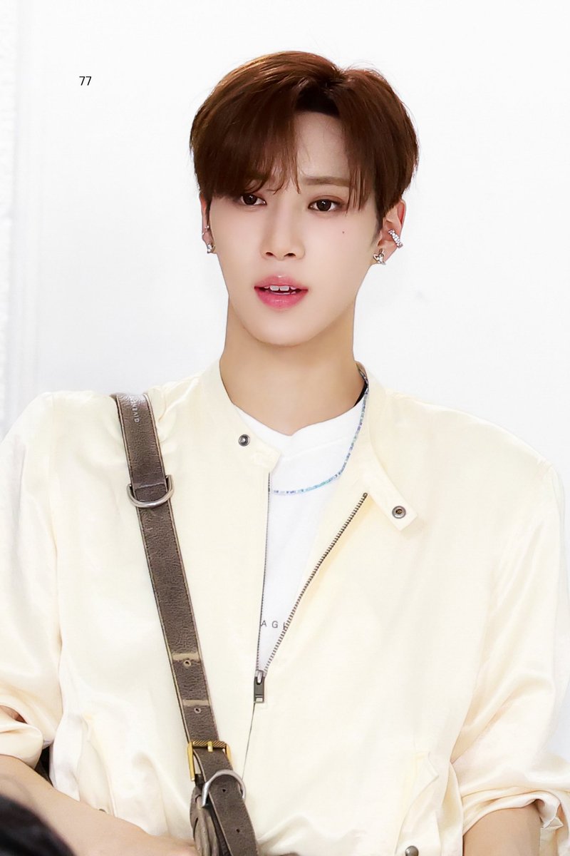 그러니까 저분 어깨가 제 화면을 다 채우셨다고요
아니 제가 일부러 그런게 아니라니깐