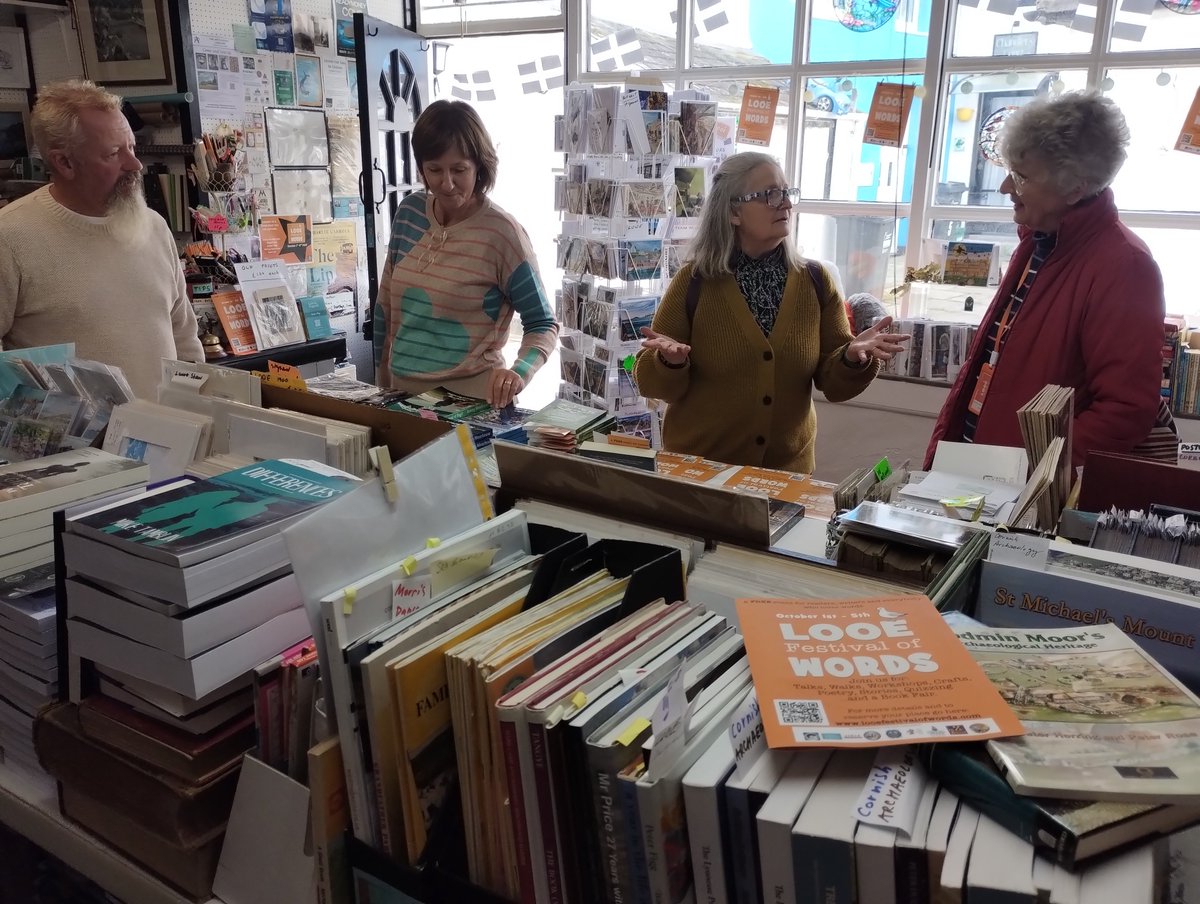 KatrinaRotgalve's tweet image. The Looe Festival of Words has really kicked off.The 1st pop-up of &apos;Meet the Author&apos; at WestLooeBookshop went well today. My local writers Pamela Vass, Rachel Waters &amp;amp; Jeremy Moorhouse  had a nice banter among themselves, signed their books,met the mayor, &apos;twas lovely @FlissZak