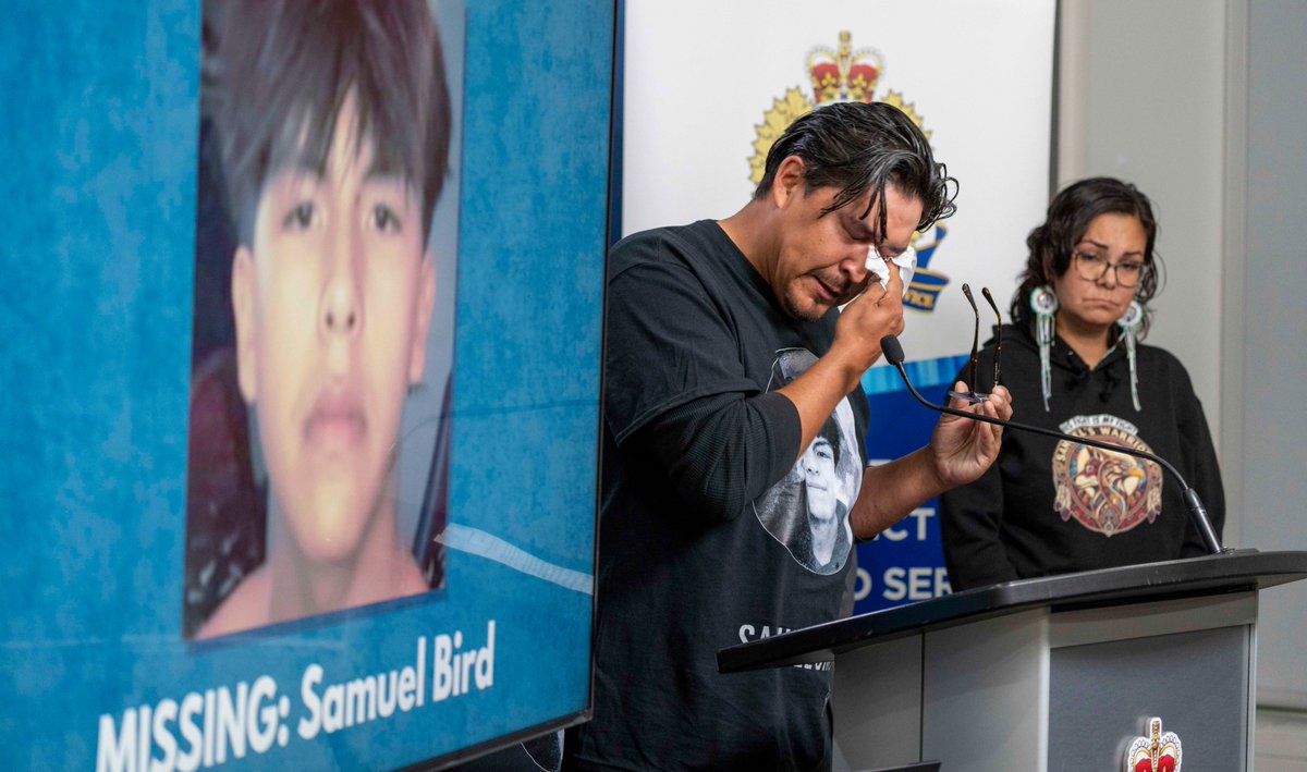 Samuel Bird’s Father, Justin Bird wipes his eyes as he speaks at a press conference while Samuel’s mother Alanna Bird listens on Wednesday, October 1, 2025 in Edmonton, AB.

📸: <a href="/GregSoutham/">Greg Southam</a>/<a href="/EJlensmen/">EJlensmen</a> 

edmontonjournal.com/news/crime/sam…