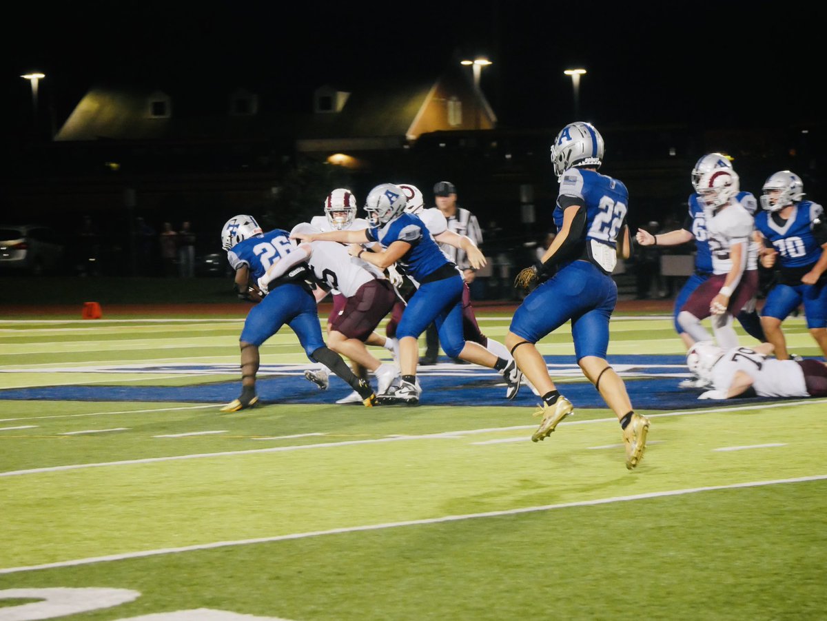 michaelatiemo0's tweet image. Counting down the days till I’m back on the field. Bye week’s got me missing those Friday night lights already! Stay tuned, big things coming. 💪🏈 #fb #football #fnl #FridayNightLights #classof28