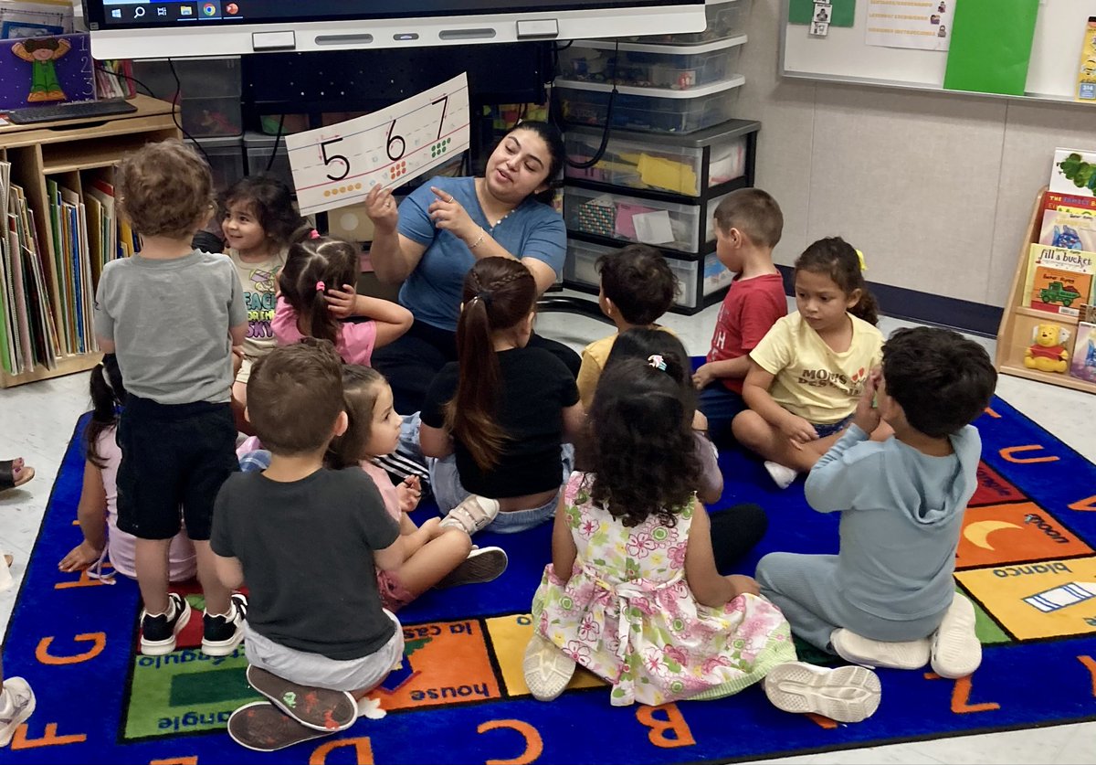 From whole group to small group, these <a href="/MHE_Hawks/">Holley Elementary</a> teacher residents lead with heart  and hands-on learning — even if it means getting on the floor with their students! They are true leaders in their classrooms! #ResidencyinFBISD <a href="/FortBendISD/">Fort Bend ISD</a>