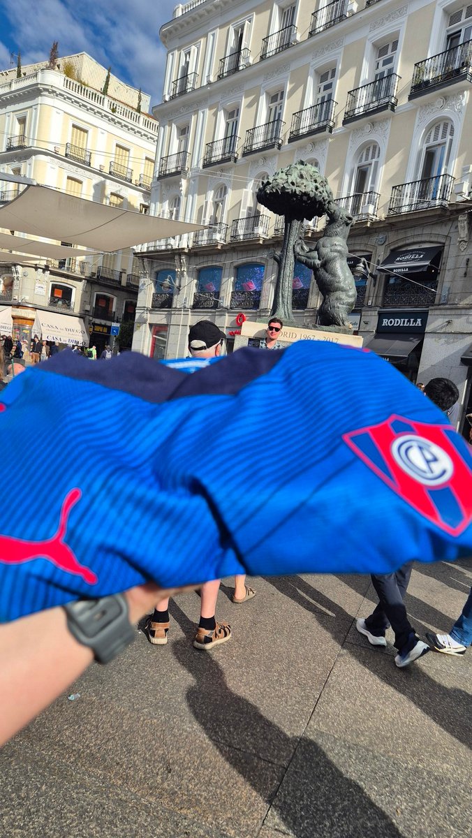 MarceFru's tweet photo. En las buenas y en las malas... en cualquier lugar del mundo!! A dónde sea con VOS!! 🔴🔵  @CCP1912oficial
#Londres #Berlín #Roma #Madrid https://t.co/IULOHJ2Ero