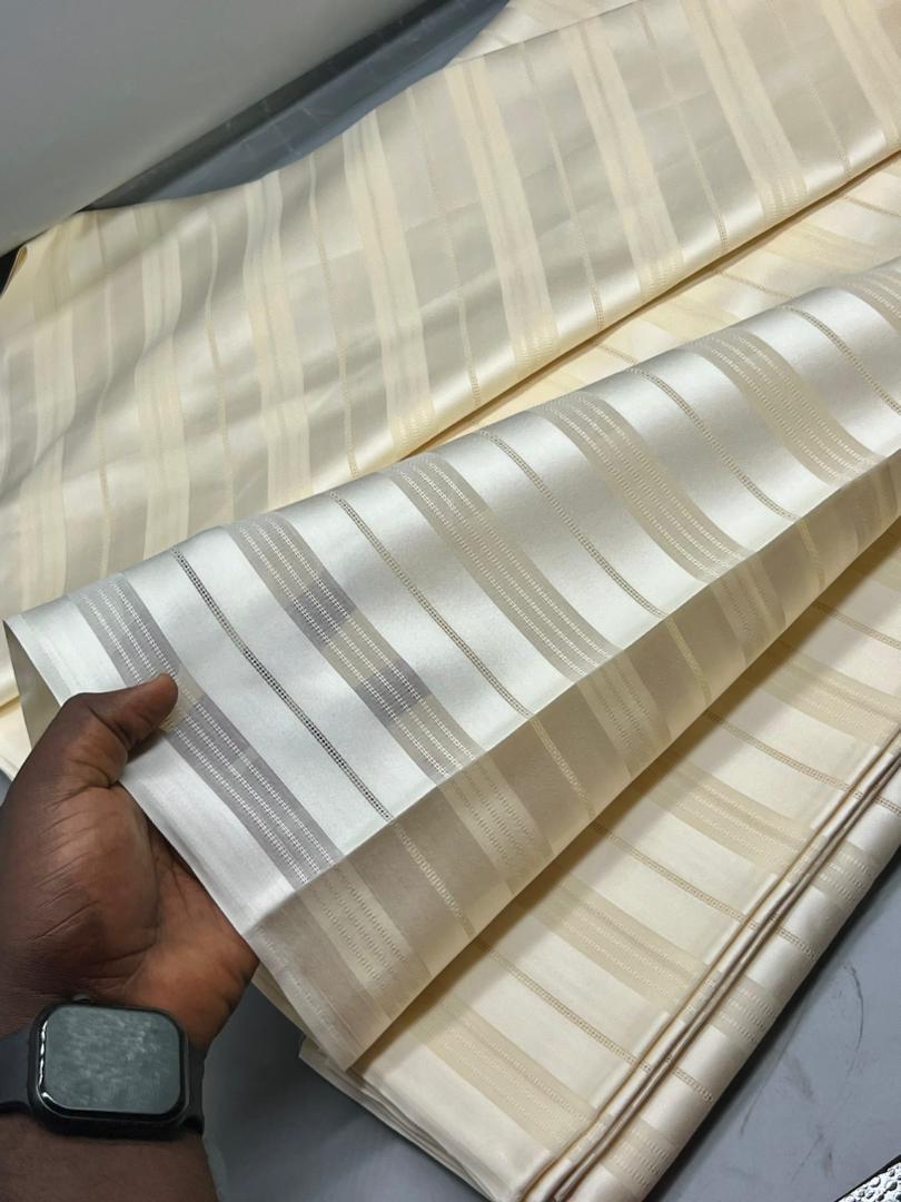 zakindaura014's tweet photo. PLEDGE YARD AVAILABLE 🔥🔥🔥🔥🔥 Price 🏷️ 9200 Per Yard 
🧶✂️🧶
📞☎️+2348166394447 https://t.co/CQOa9uhouA