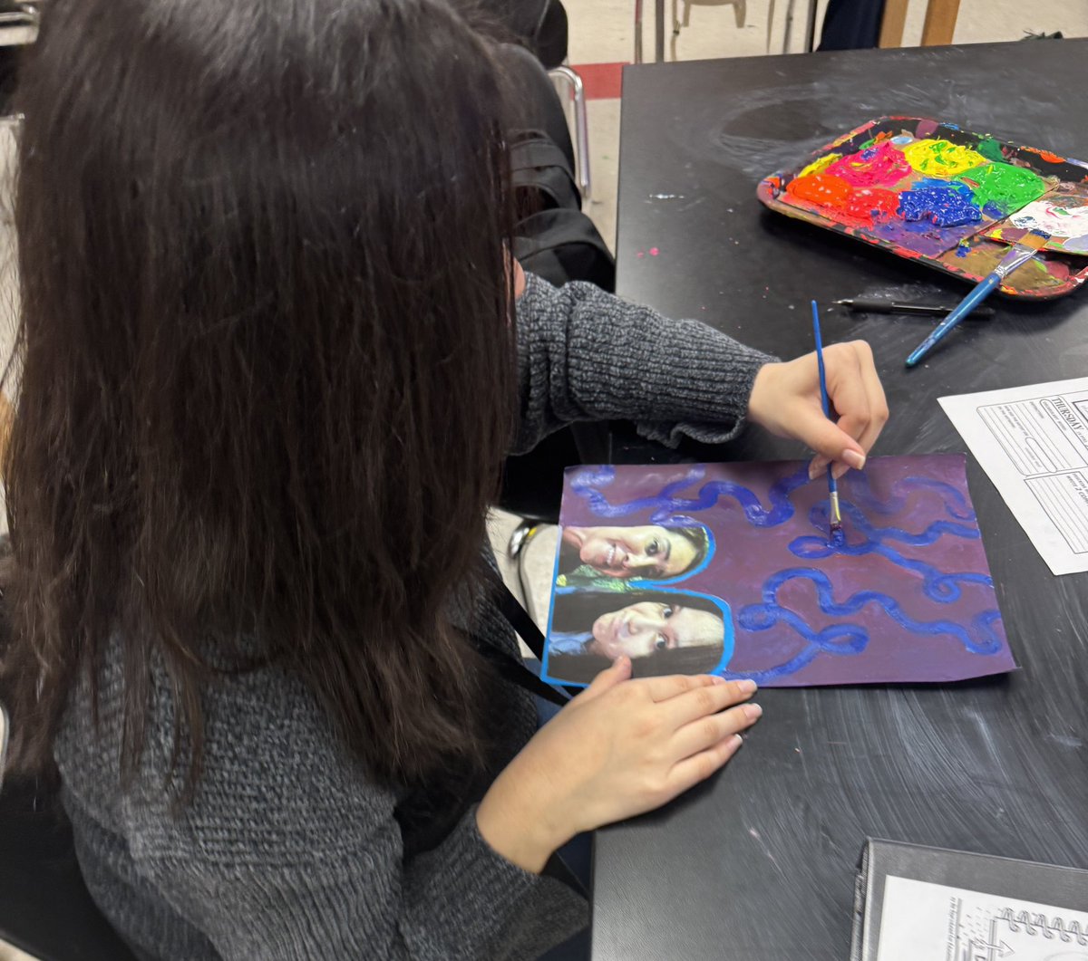 KrystleWright's tweet photo. Varsity students are creating unique identity art. Come by the 7th grade hall to see their creations hanging up. #WMSRTB #HumbleISDArtists #BeEliteWMS #ChooseBetter #MakeEverySecondCount #FocusOnTheGood @HumbleISD_WMS @HumbleISD @VisualArtHumble @HumbleISD_Arts https://t.co/2TpVc9WGdg