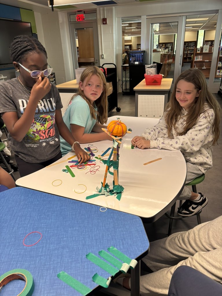 MrsSorensen2's tweet photo. October Makerspace Challenge 🎃: Using only popsicle sticks, rubber bands, and tape, build the tallest structure that can hold a mini pumpkin. @esm_csd https://t.co/bVhCZEvMAo