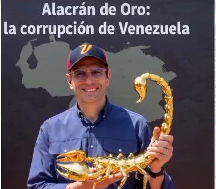 alfa2025_'s tweet photo. #Capriles GANA #PREMIO MUNDIAL #ALACRAN DE ORO otorgado por @vivassantanaj_ !
Le Ganó a #Claudio, #JoseGregorioCorrea, #Bernabe, #HenriFalcon, #Bertucci, #Galindez y muchos muchos más ,🤭 https://t.co/doU2PaA343
