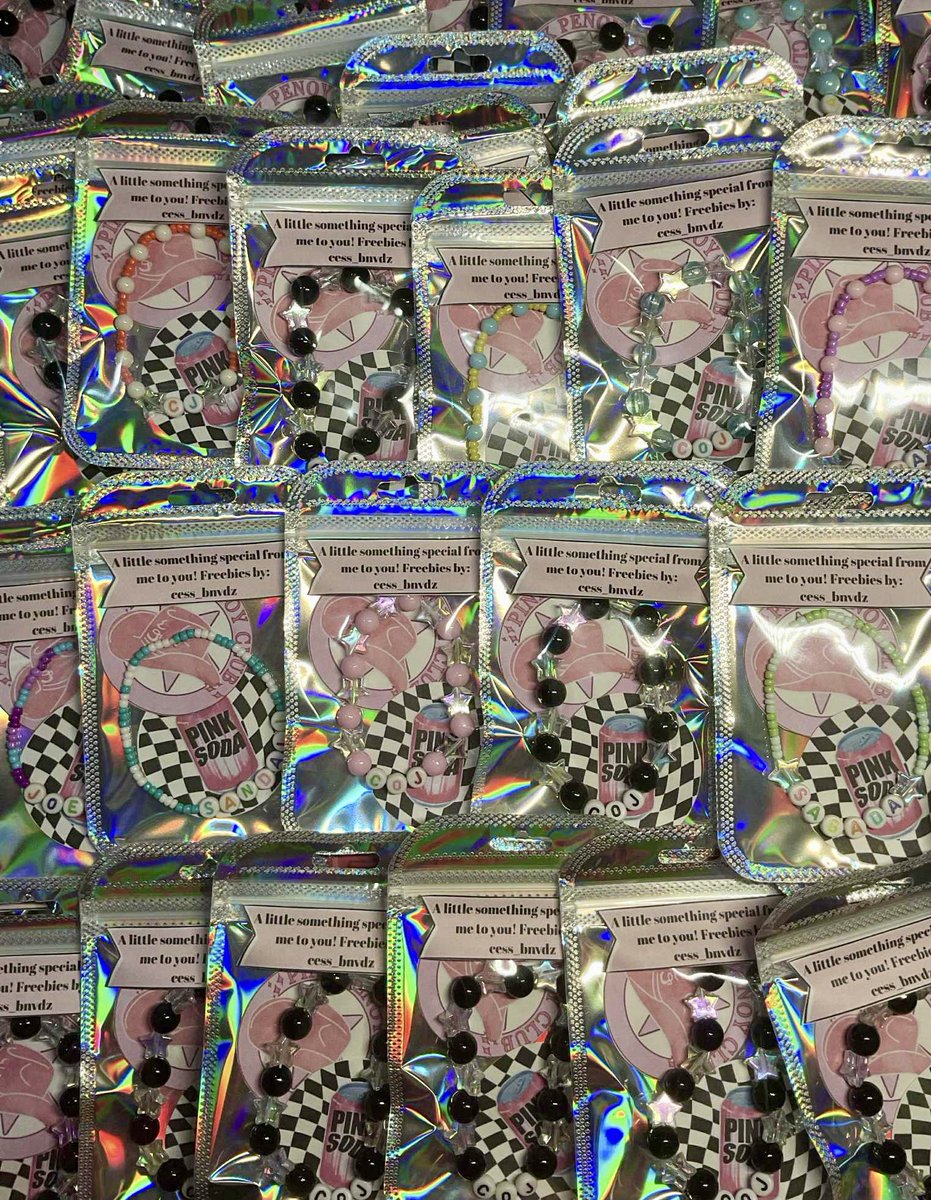 cesstranghero's tweet photo. ✨Cup of Joe: Stardust Freebies✨

💫for day 1 and day 2 goers
💫strictly 1:1 (limited qty)
💫kindly like and retweet po!
💫dm for trades

🌟Friendship bracelets (random)
PS and PPC logos from: @luv4taneo💗

🌟Polaroid-inspired photos (random)

#COJStardustTheConcert https://t.co/RqHWHenq0f