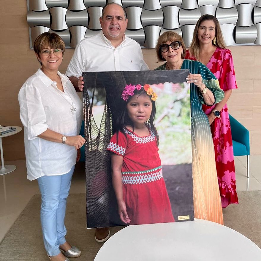 Entregamos reconocimiento <a href="/TReporta/">Telemetro Reporta</a> <a href="/RSEMedcom/">RSE Medcom</a> 
por Los Niños Primero una colecta para los niños y familias de nuestros centros, nuestras bodegas se encuentran llenas de alimentos, gracias a todos los que hicieron esto una realidad <a href="/VillaRealEstela/">Estela V.</a> <a href="/JorgeTzortzatos/">Jorge Tzortzatos</a> <a href="/NutreHogar/">Nutre Hogar Nacional</a>