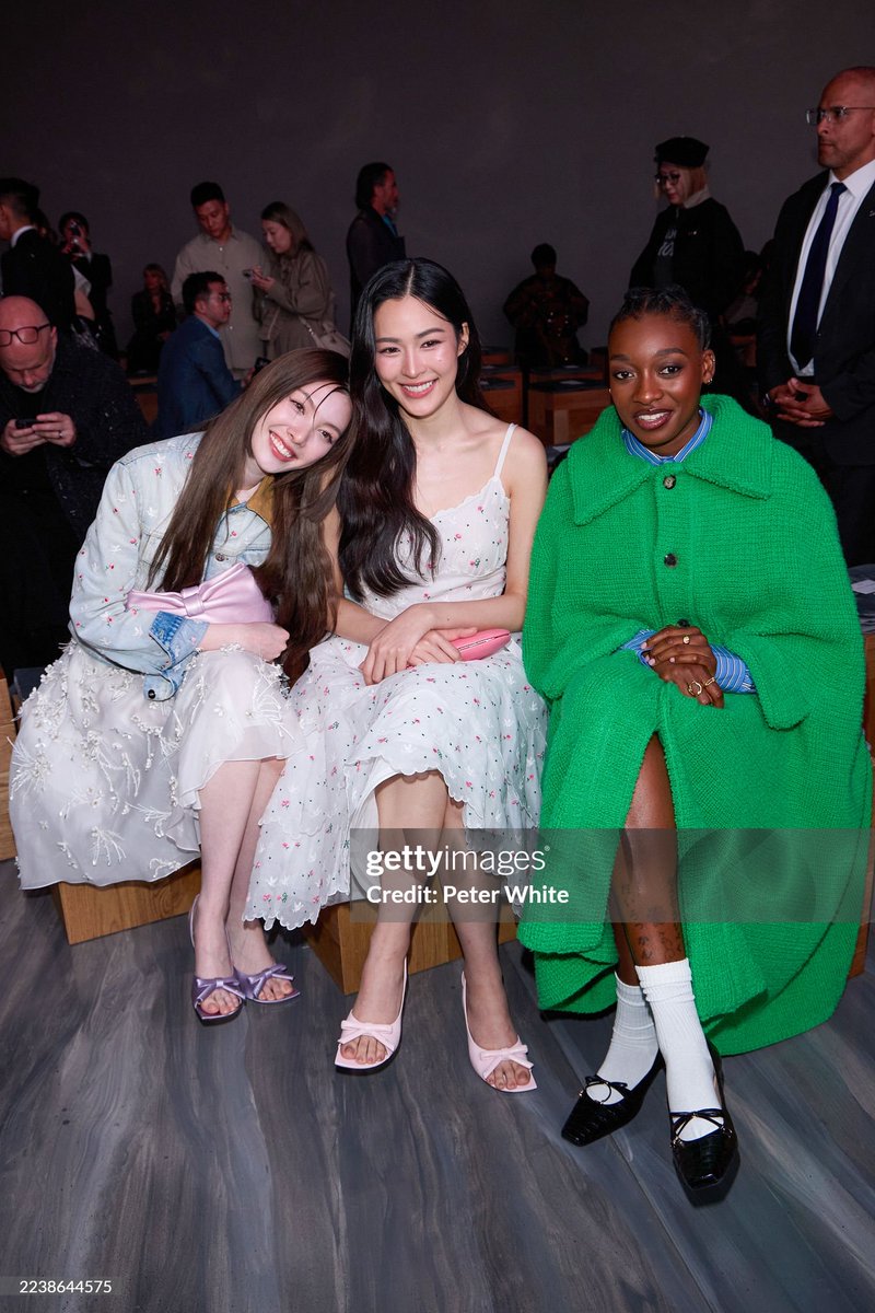 INFINITYENTTH's tweet photo. ครั้งที่สองกับ #ParisFashionWeek
 ของ Icon Star ยุคใหม่อย่าง หลิงหลิง ศิริลักษณ์ เเละ ออม กรณ์นภัส ในการเข้าร่วมชมงาน Dior Spring-Summer 2026 show by Jonathan Anderson 

LINGORM AT DIOR PFW26

#LingOrmDiorSS26
#LingOrmxDiorSS26
#Dior #DiorSS26 #pfw
#LingOrm #หลิงออม‌ 
#Linglingkwong #หลิงหลิงคอง 
#Ormkornnaphat #ออมกรณ์นภัส