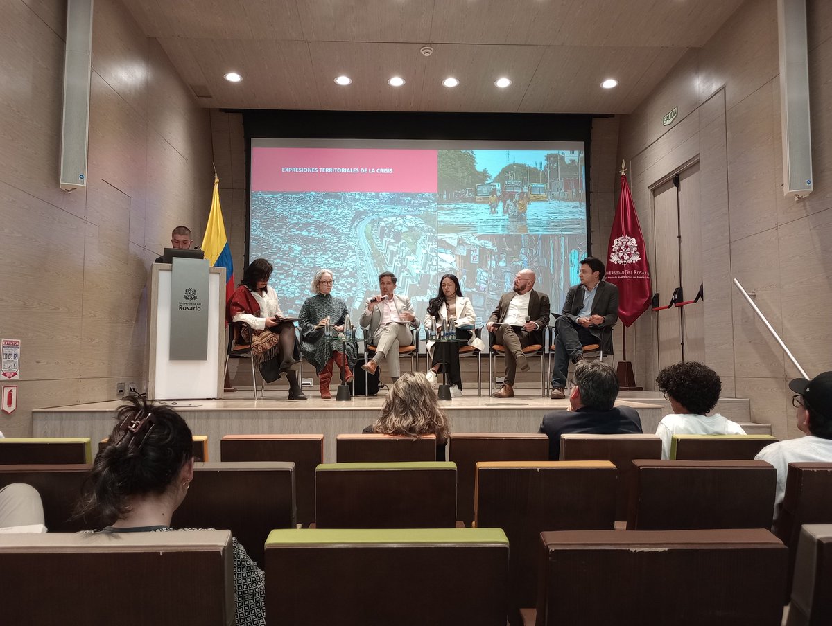 ferguaya's tweet photo. Que alegría ver a muchos sectores compartiendo sus perspectivas sobre el desafío de la vivienda en colombia. Mucho por trabajar 💪🏼 @TECHO_col @RenoBo_Bogota @metrodemedellin @URosario @UNHABITAT https://t.co/IfnN2Q9sue