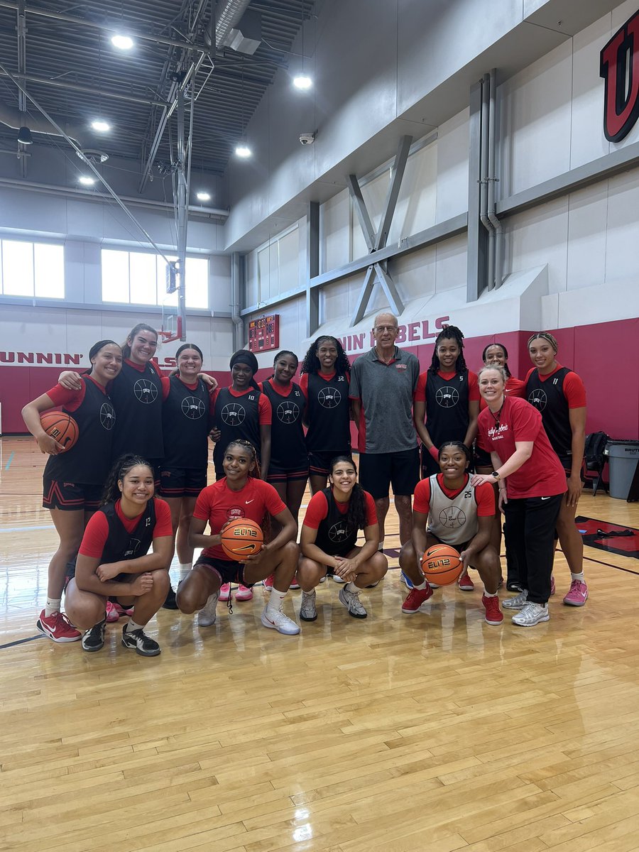 CoachBigMike13's tweet photo. @UNLVLadyRebels forgot to tell you guys happy Yom Kippur today 🙏❤️ May you all be blessed and healthy this season,see ya soon #Meshuga https://t.co/NyF2mVGevN