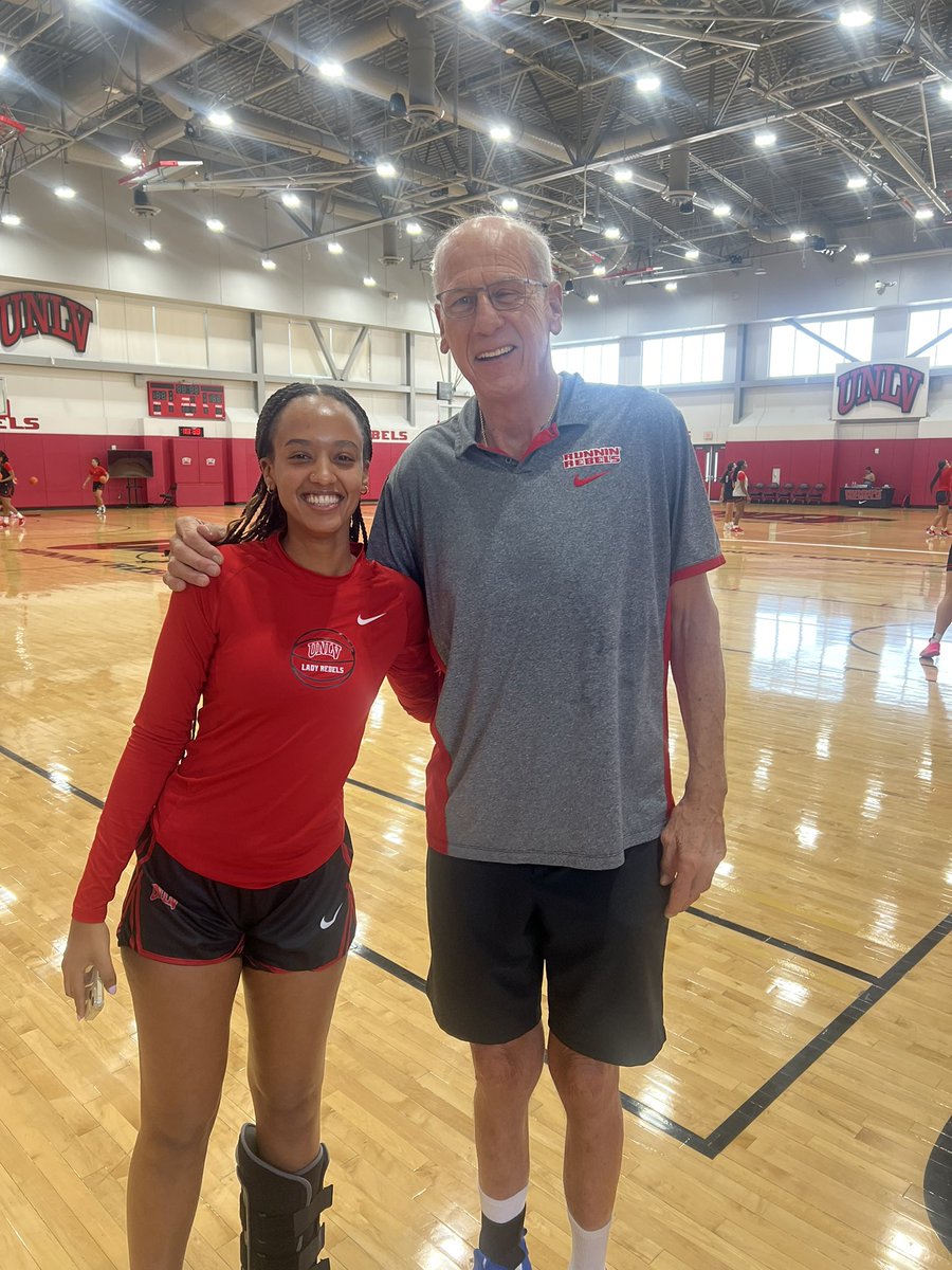 CoachBigMike13's tweet photo. @UNLVLadyRebels forgot to tell you guys happy Yom Kippur today 🙏❤️ May you all be blessed and healthy this season,see ya soon #Meshuga https://t.co/NyF2mVGevN