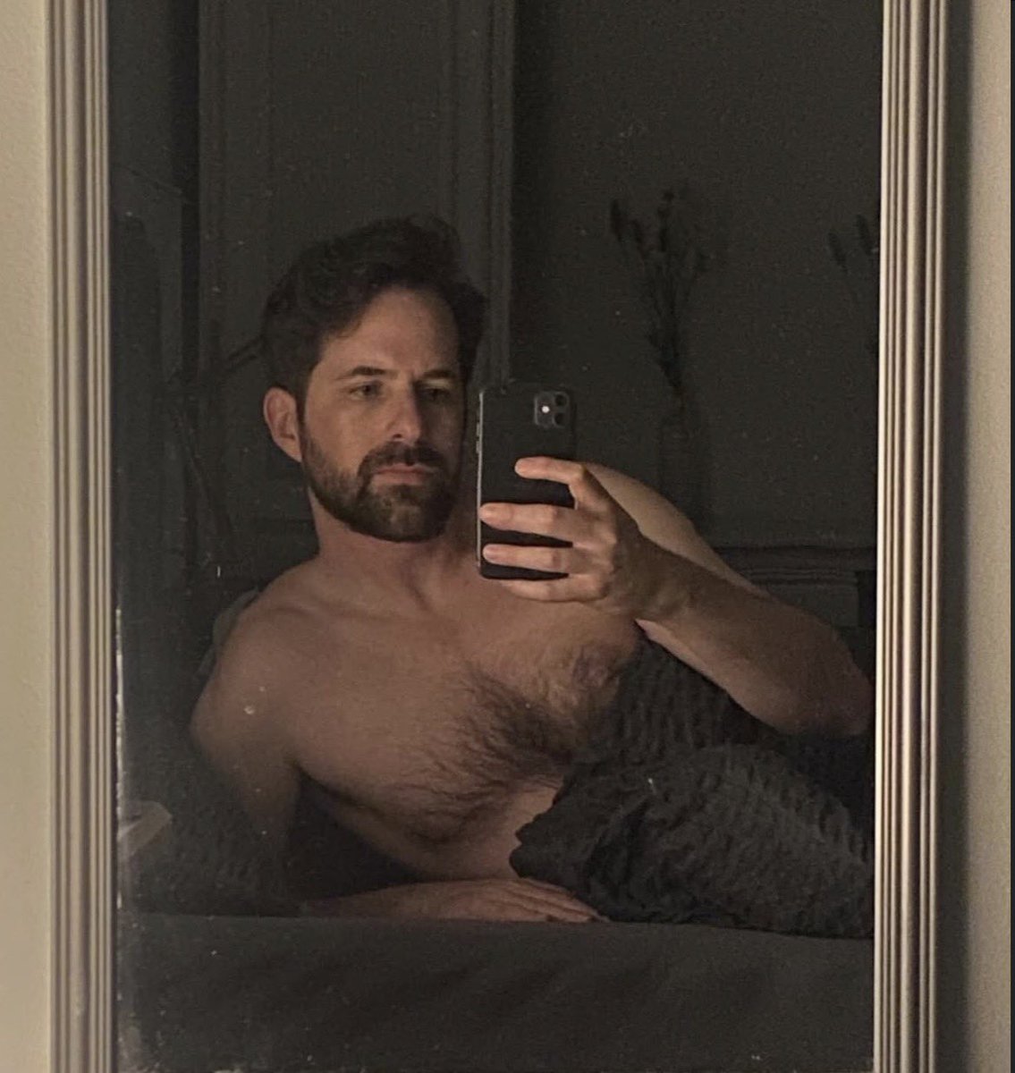 Is he actively making thirst traps now??? I’m not going to survive this 😵‍💫