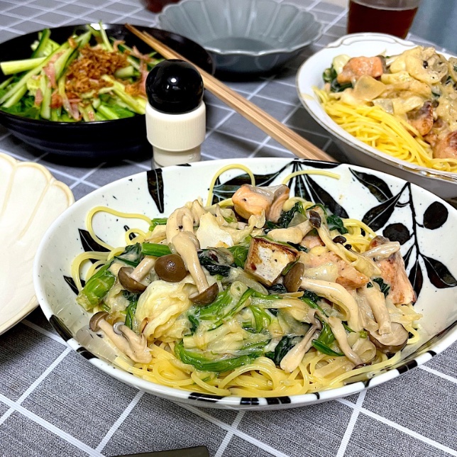 鮭しめじほうれんそうのクリームスパゲッティ、サラダ。
月初業務で忙しくて夜ごはん作ってもらった🍝鮭の皮をパリパリに焼いたものをトッピングにするところとか、やっぱり料理センスあるねぇ🐟😍
#夜ごはん #Twitter家庭料理部 #お腹ペコリン部 #おうちごはん
