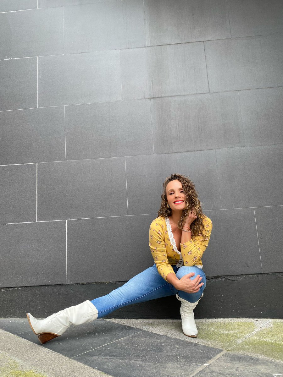 Que se sentira que te usen de fondo de pantalla, a mi solo me usan de sticker en
wasac pa’asustar. 🫣😅🤣 
Gracias Roberta, Renata y Gala. 🙈