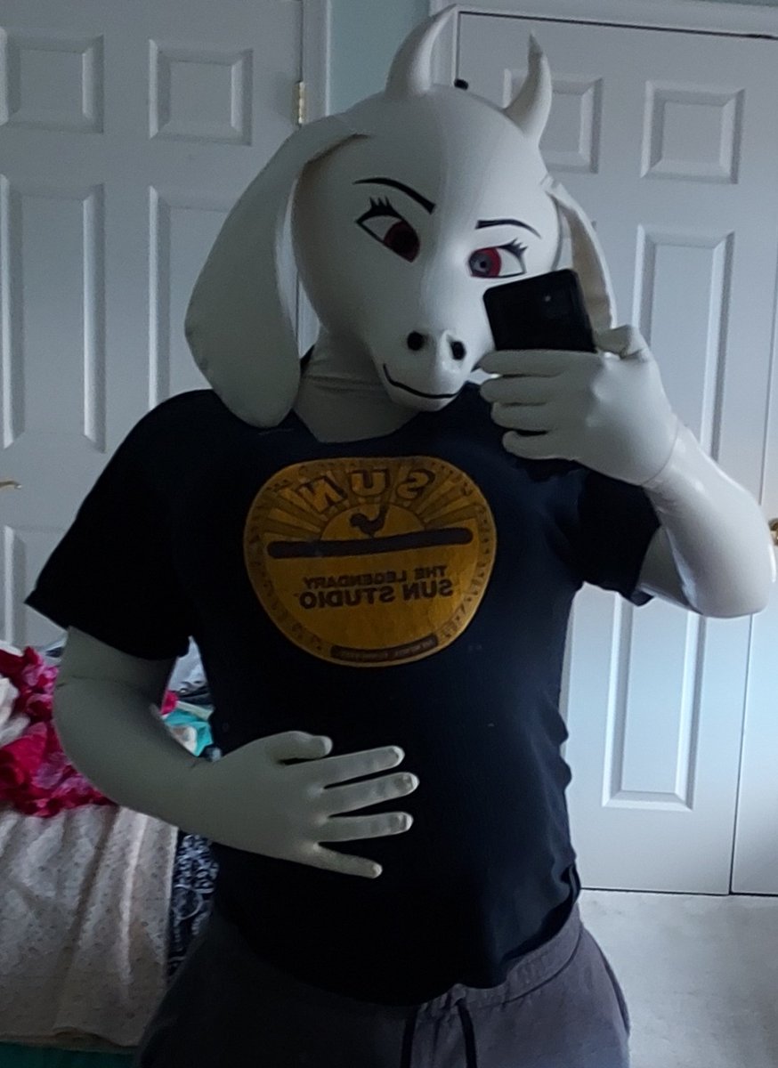 ~Toriel~ ❤ tweet media