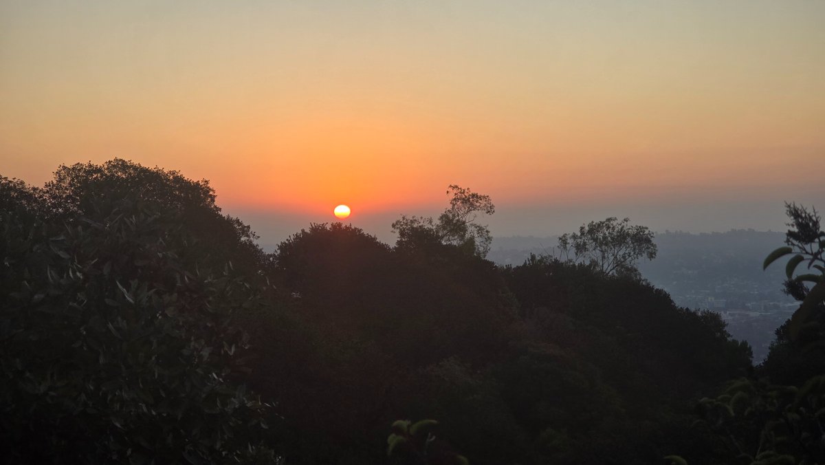 Hiking before sunrise 🌅 is a blessing. Im grateful for who I am today. Think positive ✨️