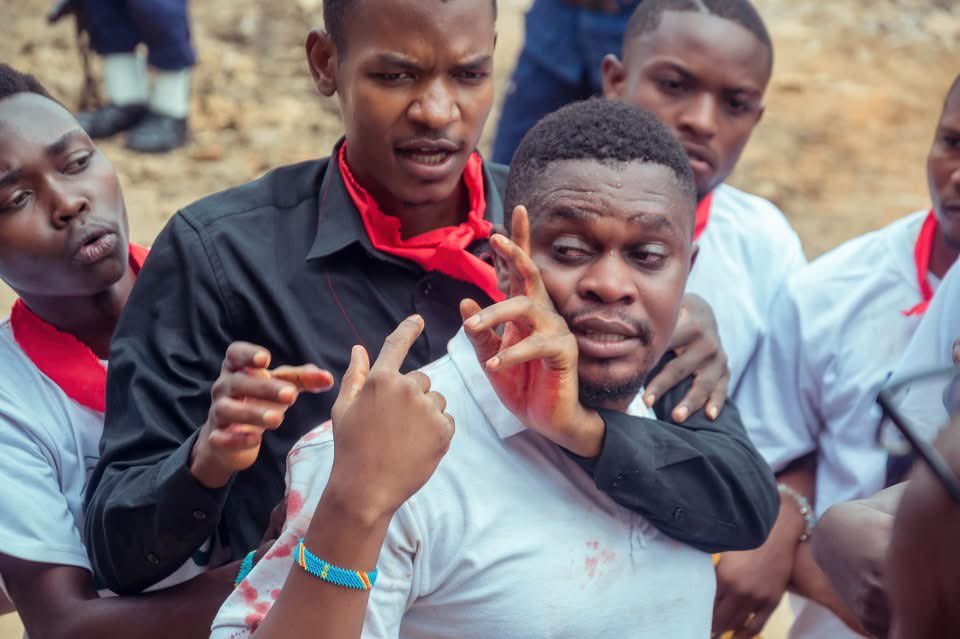 Acharnement contre les activistes de la <a href="/luchaRDC/">LUCHA 🇨🇩</a> à Kisangani par le Gouverneur Paulin LENDONGOLIA LEBABONGA.

Après l’arrestation arbitraire <a href="/jedidia_mabela/">Jedidia Mabela</a>, vient de se suivre celle de Lambert Bakonda sur ordre de ce même type. 
Nous exigeons simplement leur libération.