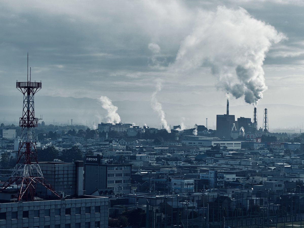 ゆっくりと宿で朝ごはん。

窓の外を歩く地元の方が、あったかそうな格好したヒトの後ろがTシャツ一枚とか。ちと温度に関してアテにならずで。おはよーございます。