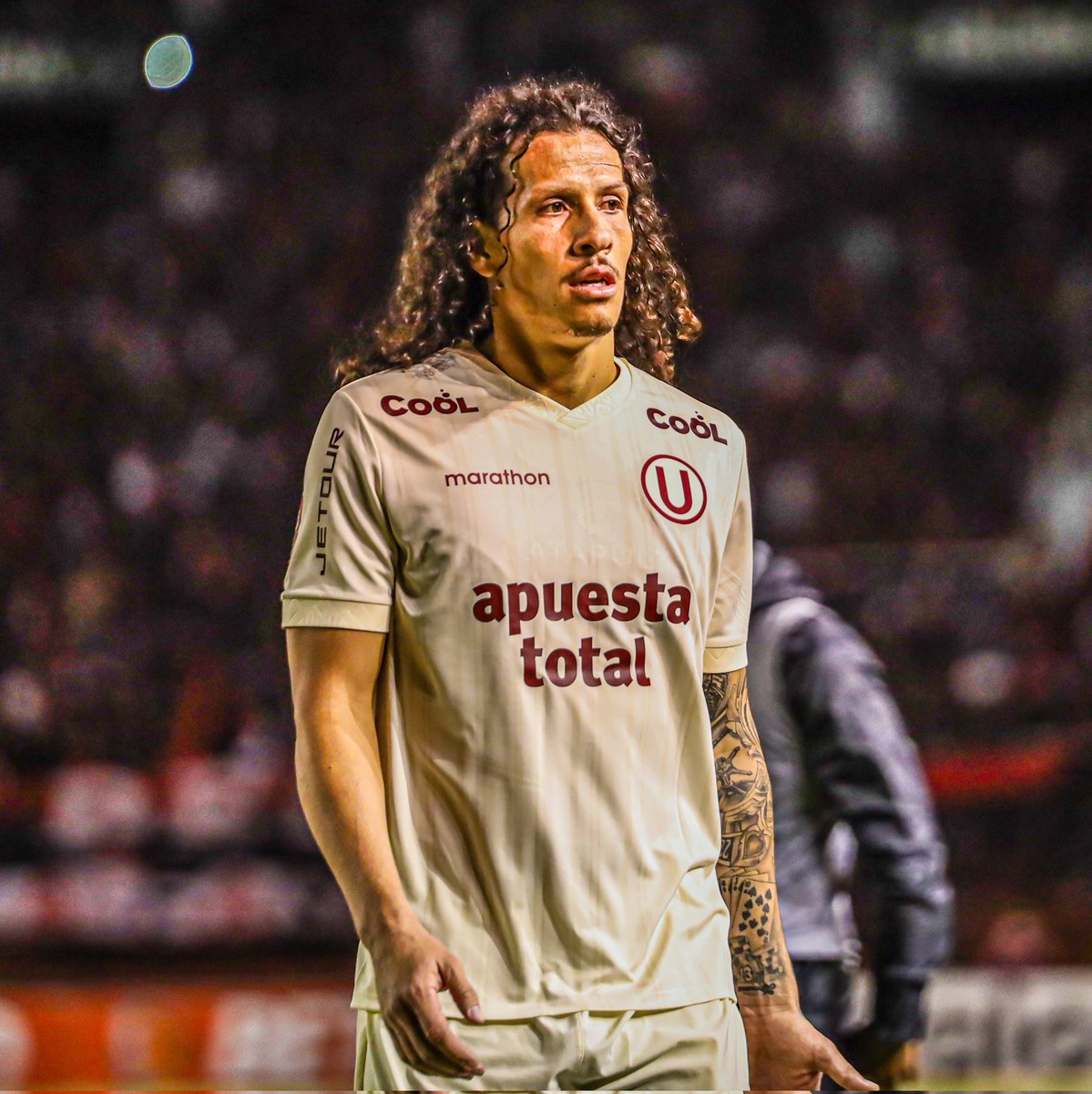 Qué buen primer tiempo de Riveros, Santamaría y murrugarra (desde la recuperación). Pero nos falta juego, salida y más dinámica adelante.