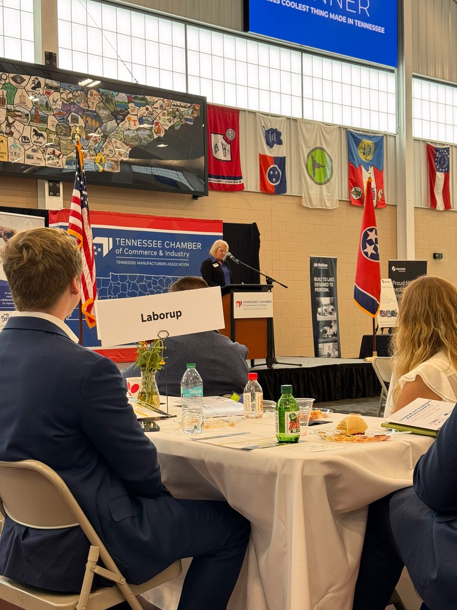 WilliamsJohnEd's tweet photo. Tennessee manufacturing is powering our economy and shaping our future. Great to join @TNChamber’s Manufacturing Excellence Luncheon today honoring leaders in this vital industry. @CollegeSystemTN https://t.co/jPVo4i1EXD