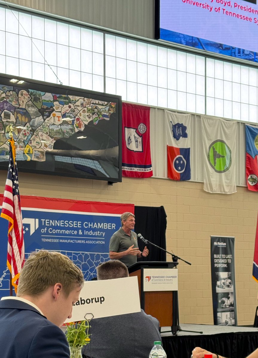 WilliamsJohnEd's tweet photo. Tennessee manufacturing is powering our economy and shaping our future. Great to join @TNChamber’s Manufacturing Excellence Luncheon today honoring leaders in this vital industry. @CollegeSystemTN https://t.co/jPVo4i1EXD