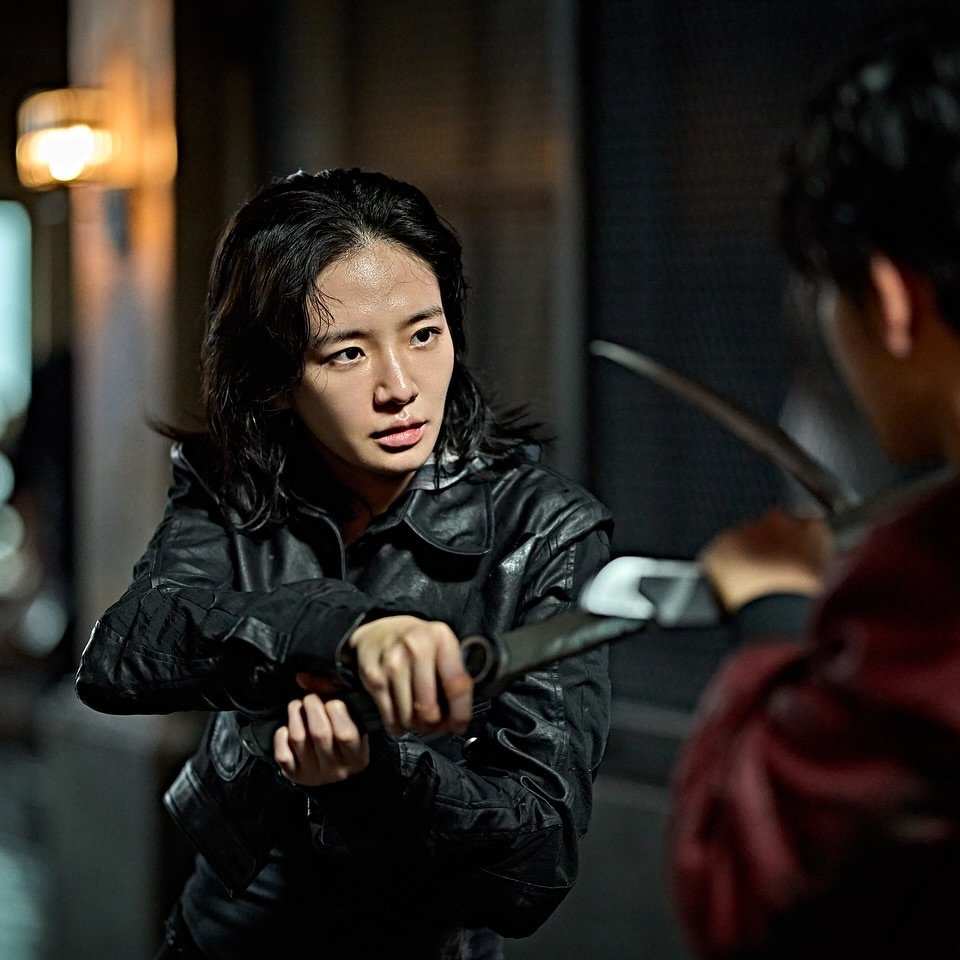 gyuyoungdaily's tweet photo. 🗨 #Mantis director #LeeTaesung on #ParkGyuyoung's action scenes:

"Mantis &amp; Jaeyi was inspired by Mozart &amp; Salieri... the contrast between an innate genius and a genius born of effort... so I asked the martial arts director for Jaeyi’s moves to have emotion embedded in them." https://t.co/8IN8zU5GOK