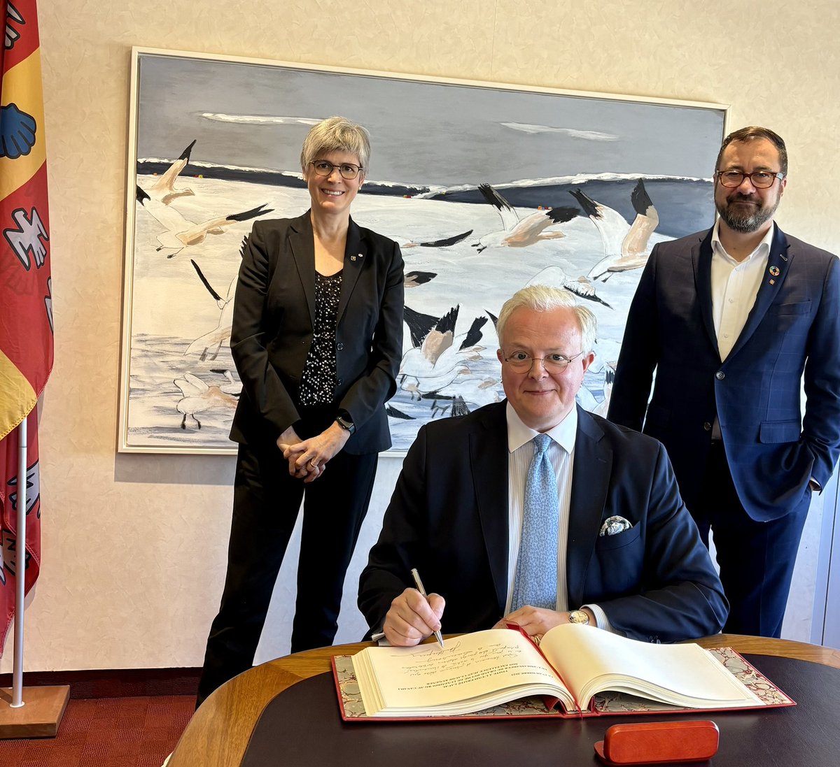 L’Amb. <a href="/JCKugener/">Jean Claude Kugener</a> a été reçu par la rectrice <a href="/universitelaval/">Université Laval</a> Sophie D'Amours et le vice recteur pour discuter de la coop. universitaire rappelant que SAR le Grand Duc héritier Jean suivait des cours à l’Université en 1940-42 durant l’exil de la famille grand-ducale au Québec