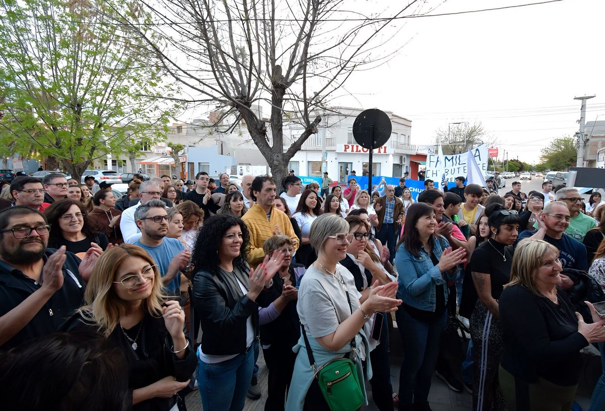 UN NUEVO ESPACIO EN TRELEW DESPIERTA 

Con el liderazgo de Nacho Torres <a href="/NachoTorresCH/">Nacho Torres</a> y el acompañamiento a Ana Clara Romero <a href="/AnaClaraRomer/">Ana Clara Romero</a> y Gustavo Menna <a href="/gustamenna/">Gustavo Menna</a> , damos un paso más para construir juntos el futuro de nuestra provincia.