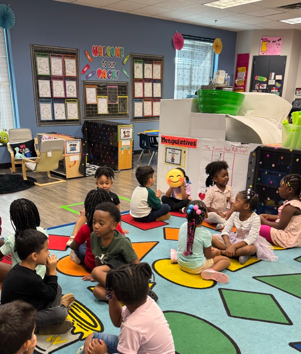 npinilla1's tweet photo. #RISD #Prek4 #ThinkPairShare #Magnatiles #ABC #SmallGroups #WordWall #ExitTicket We have loved learning about pets and our letters! https://t.co/xunM5X0pXI