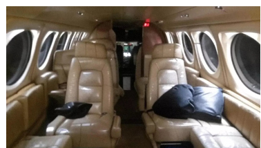 Espert vuelve a mentir en A24. 

Con el King Air cedido por Machado, Espert y su equipo viajaron a presentar libros y tejer el armado nacional del Frente Despertar a provincias como Jujuy, Salta, Tucumán, La Rioja, Santa Fe, Córdoba, Chaco y Mendoza, entre otros destinos.  

Este