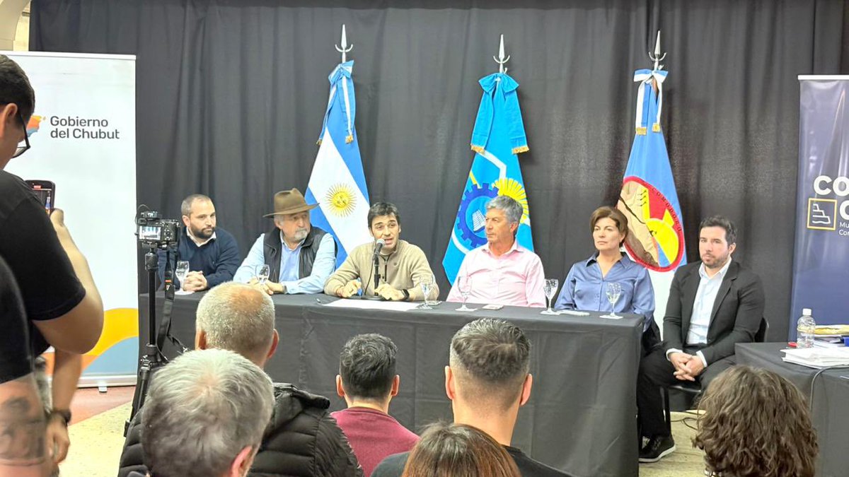 OBRA DE REPARACIÓN DE LA RUTA 3-TRAMA URBANA COMODORO RIVADAVIA Y PROTECCIÓN DEL TALUD DEL CERRO CHENQUE

Junto a <a href="/AnaClaraRomer/">Ana Clara Romero</a> acompañamos al gobernador <a href="/NachoTorresCH/">Nacho Torres</a> en el acto de licitación de la obra de reparación de la Ruta Nacional 3 en el tramo que atraviesa la ciudad de