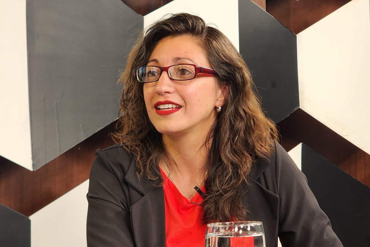 “En mi trabajo tengo licencia para recorrer la provincia solamente la última semana, mientras los funcionarios utilizar el aparato provincial para la campaña” <a href="/ViolessG/">Violeta</a>
<a href="/MonicaAbiles/">Mónica Abilés</a> <a href="/AriesFmSalta/">Aries on line</a> <a href="/SomosSaltaJujuy/">Somos Salta - Jujuy</a>