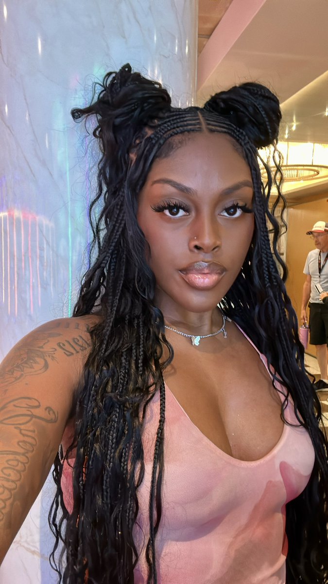 I really just log in to post pictures and log out atp. 😭