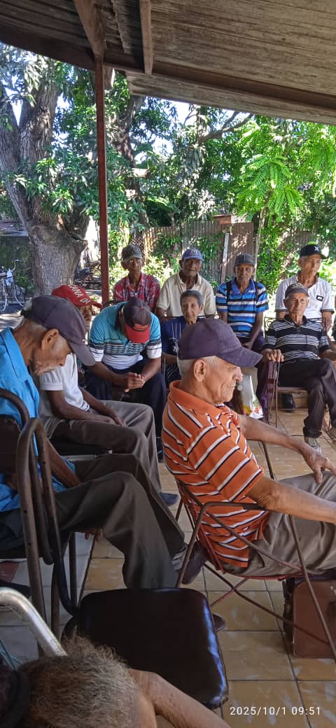 SaraEsther5978's tweet photo. Promotores culturales, INDER e Instructores de Casa de Cultura Rogelio Recio de #Mabay nos sumamos a los festejos por el día del adulto mayor.
Coordinadora: Marilus Piquera Castañeda
#CubaEsAmor
#BayamoGranma https://t.co/ZFCk4LolRt
