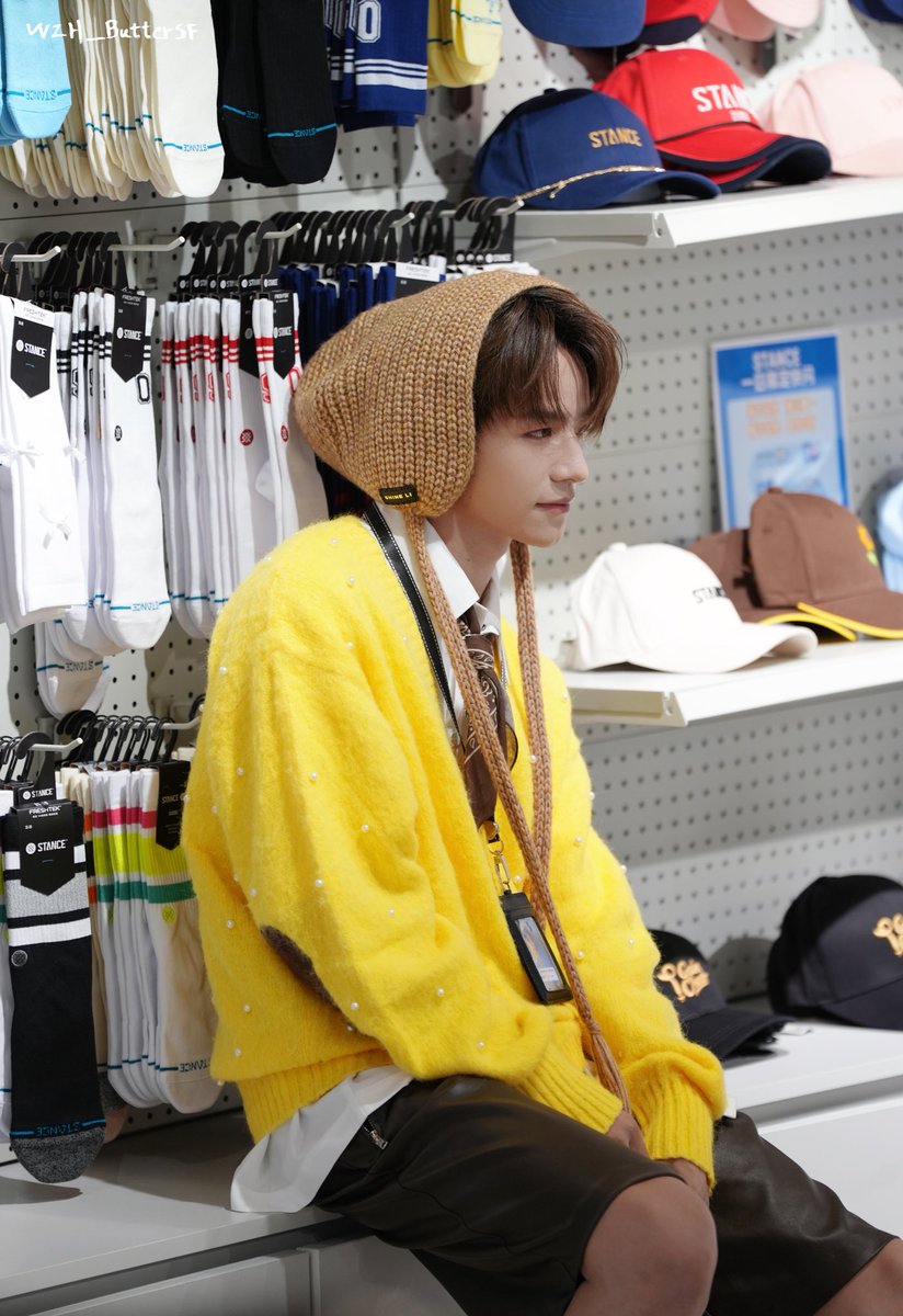 王子浩20251001
上海stance一日店长
黄色小狗王子👑
超像比格犬🥹
第二部分
<a href="/LEV_Official_/">LE'V</a> 

#LEV #레비 #レビ 
#ワンズハオ #王子浩
#WANGZIHAO #왕즈하오