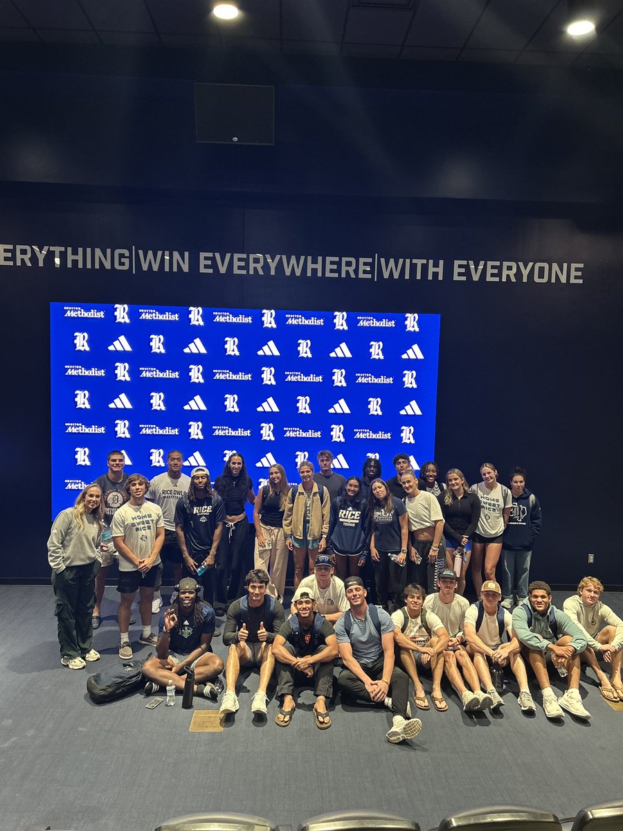 Good food, great vibes, and even greater NIL opportunities 🍔💼 

Rice Student-Athletes just wrapped a 🔥NIL session with @Opendorse and an excellent meal from <a href="/portilloshotdog/">Portillo's</a>. 

Who’s hungry for a deal?

#GoOwls👐