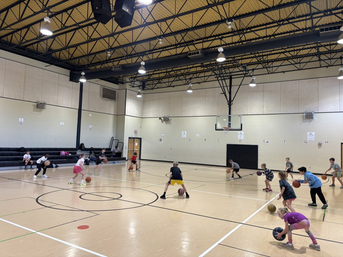 Hawk Academy “Hoops With Harmon”🏀 Day 1! Today: I shared my vision, gave a challenge for the week (show gratitude to your parents) &amp; covered today’s key skill component (ball handling). Love pouring into the younger generation of hawks/helping them GROW in basketball &amp; in life!