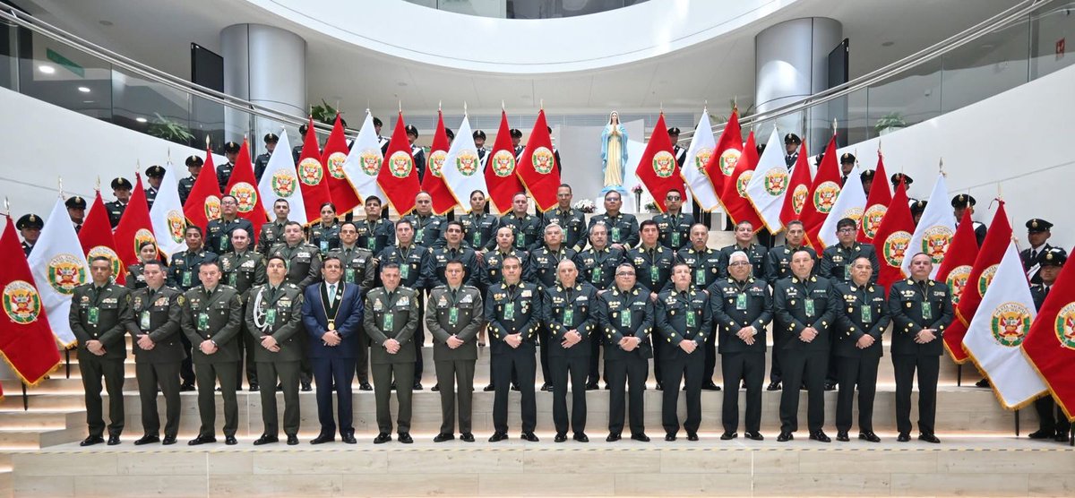 PoliciaPeru's tweet photo. 🇵🇪🤝🇨🇴 En Arequipa, se desarrolló la 𝐈 𝐑𝐞𝐮𝐧𝐢ó𝐧 𝐝𝐞 𝐀𝐥𝐭𝐨𝐬 𝐌𝐚𝐧𝐝𝐨𝐬 𝐏𝐨𝐥𝐢𝐜𝐢𝐚𝐥𝐞𝐬 𝐲 𝐔𝐧𝐢𝐝𝐚𝐝𝐞𝐬 𝐄𝐬𝐩𝐞𝐜𝐢𝐚𝐥𝐢𝐳𝐚𝐝𝐚𝐬 (𝐑𝐀𝐌𝐏𝐎𝐋) 𝐏𝐞𝐫ú–𝐂𝐨𝐥𝐨𝐦𝐛𝐢𝐚. Un espacio estratégico para fortalecer la cooperación policial y enfrentar unidos el crimen organizado.
#SeguridadBinacional 🫂
#UnidosContraElCrimen 🚨