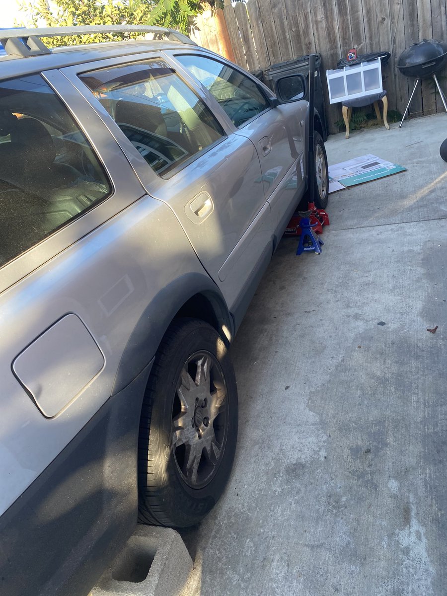 chumsautoworld1's tweet image. The Volvo is back for more repairs…

A struggle for a member of the community becomes our mission.

#swaybar #rust #damaged #newparts #freerepair