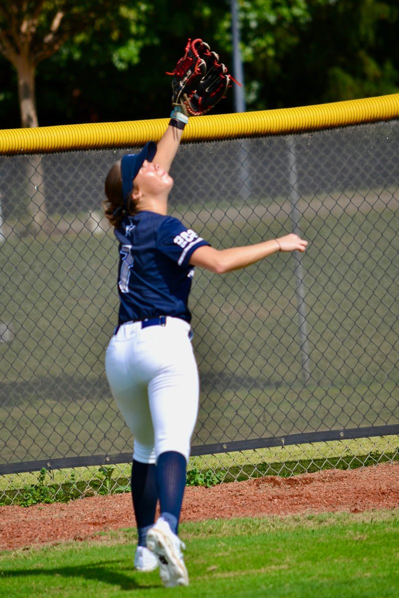 AynParkerUsry's tweet image. Team camp over the weekend was really amazing. I worked my outfield details while having a blast with this awesome team! Getting better and closer with Stars National Walker! Cannot wait to play this fall season! Thank you coaches! #gettingbetter #teamwork @StarsNatWalker…