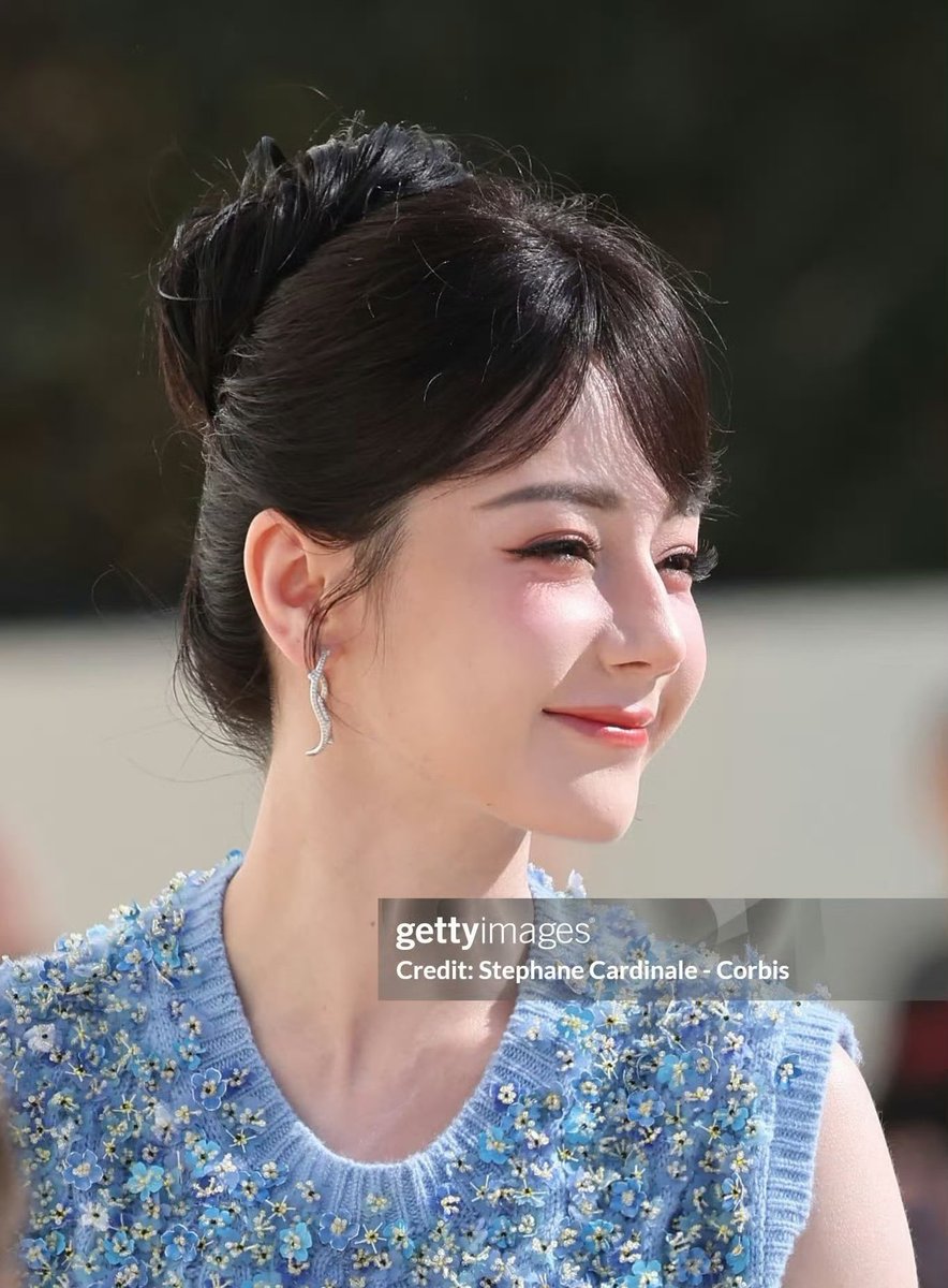 most people who have seen #dilraba in person say she’s even prettier than in photos but the fact that she already looks so stunning on getty images (which is notorious for unflattering, unedited photos) just shows how breathtaking she must be in real life 🥹

#DilrabaDiorSS26