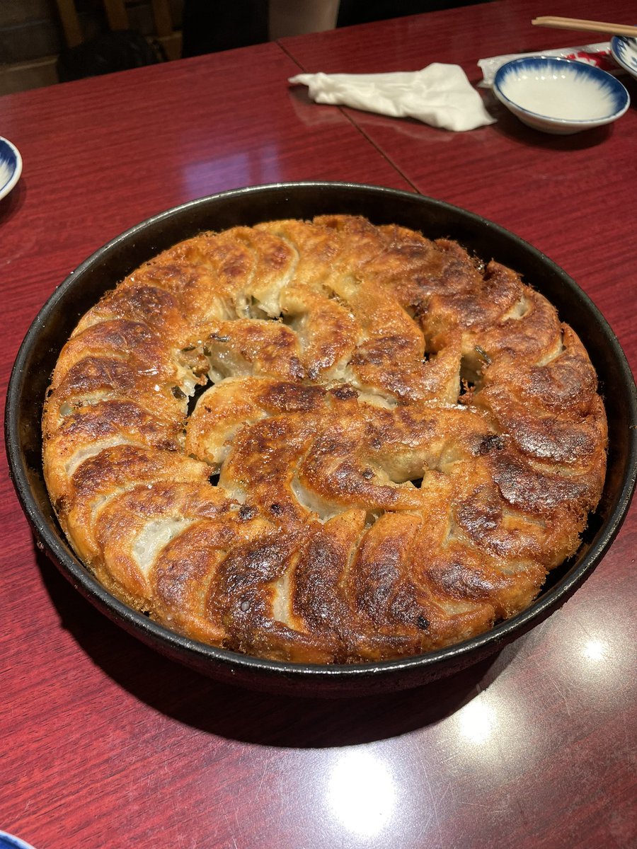 yoshidanoyuu's tweet image. 小倉を満喫してます✨
昨日はキャスト数名で鉄鍋ぎょうざいただきました🥟
いいカンパニーです😊

#イッツフォーリーズ
#ミュージカル
#洪水の前
#北九州市民劇場
#11st目