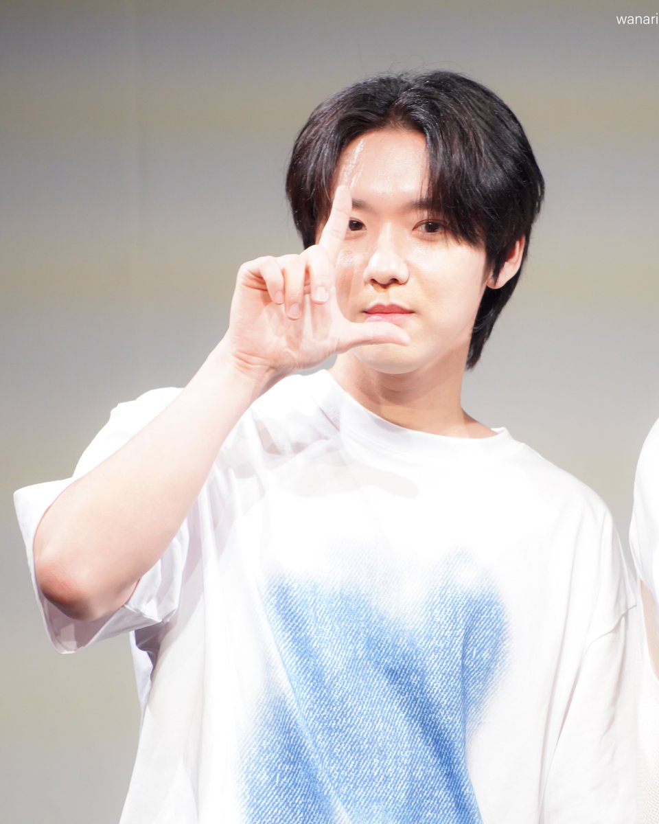 100___wanari's tweet photo. 2025.07.27
오사카
종환
#FAVE1 #페이브원 #종환 #조나리 #조날 #JongHwan  
@100per_jonari @FAVE1_official https://t.co/2g1WEPBTMn