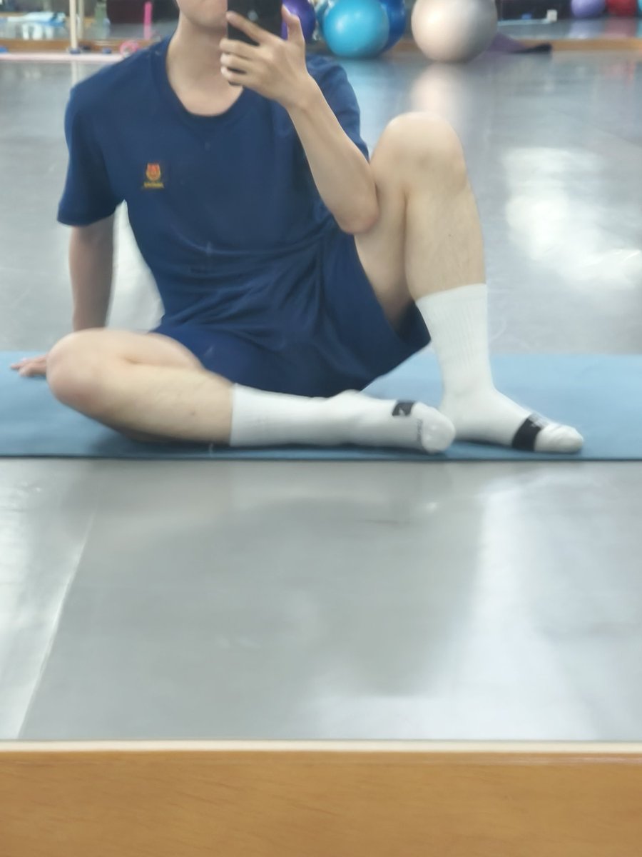 GuYiHang1069's tweet photo. 国庆第一天，享受了四根，逼里是满满的精液，今天起来果然皮肤好了很多
#火焰蓝 #兵哥哥 #1 #0 https://t.co/tkHmvqCVoW