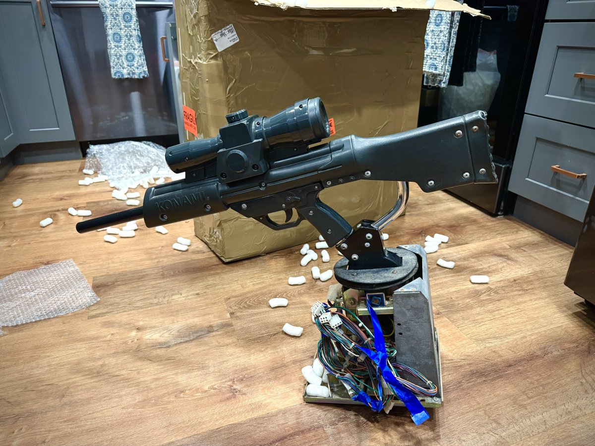 As if I needed another arcade project in the queue, Silent Scope gets added to the list 👀 #arcades #RETROGAMING #gameroom #90skid