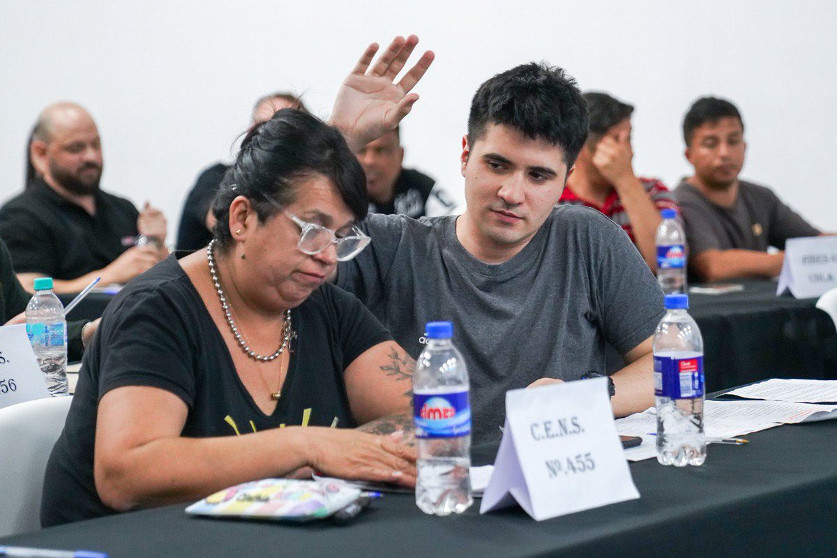 🗣️🤝 En el marco del Parlamento Juvenil Bonaerense, llevamos adelante un encuentro distrital para fortalecer la participación democrática y el ejercicio de los derechos en la provincia de Buenos Aires. 

El Centro Cultural Leonardo Favio abrió sus puertas a jóvenes y adultos para