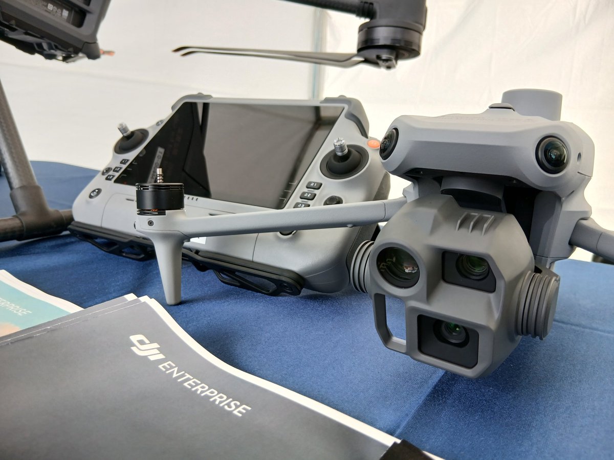 Geometrix_Ent's tweet image. おはようございます☀️
本日も、新潟市産業振興センターにてけんせつフェア北陸2025in新潟が開催中です！Q-79ブースにてドローン、測量機器の最新機種を展示してます！
機体の御相談も受け付けておりますので
ぜひお越しください✨✨
#新潟県 
#けんせつフェア
#drone
#ドローン
#Topcon
#CHCNAV
#RIEGL