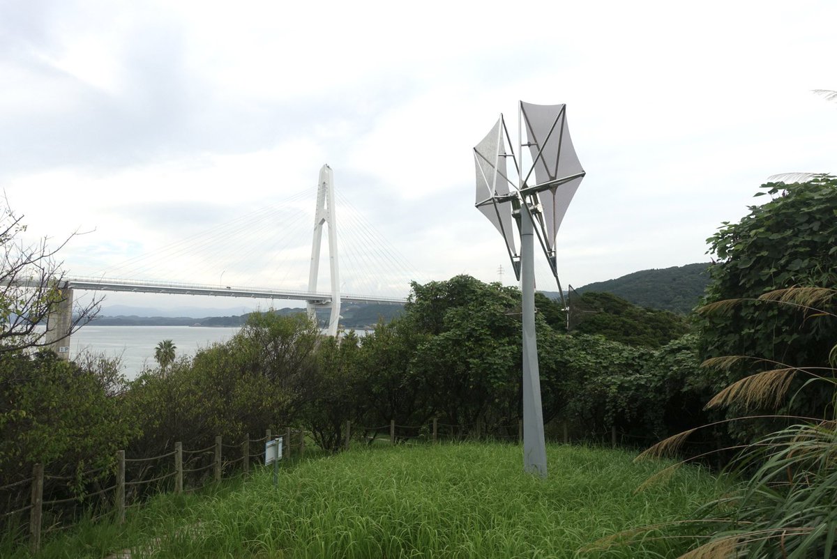 hirayamasatoshi's tweet photo. 長崎県西海市の大島にて、新宮晋さんのパブリックアート「星のなる木」��「風の花びら」を観ました。長崎市から少し遠く、なかなかそちら方面に行く機会も無く、今回ようやく観ることができました。残念ながら、当日は風が凪いでいて、動く姿を観られませんでした。次は風の強い日に行きたいです。 https://t.co/MTmnMh0IEG