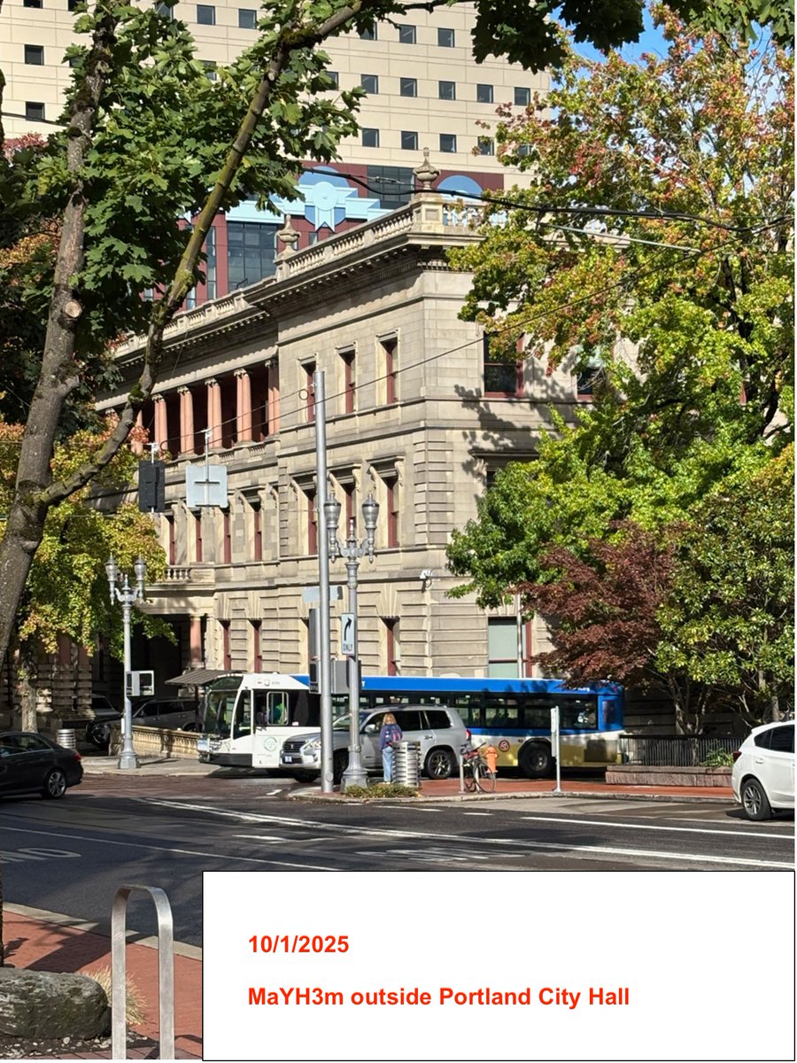 klbz's tweet image. 10/1/25 MaYhEm on the street near city hall. #Portland #PortlandProtests #hellscape